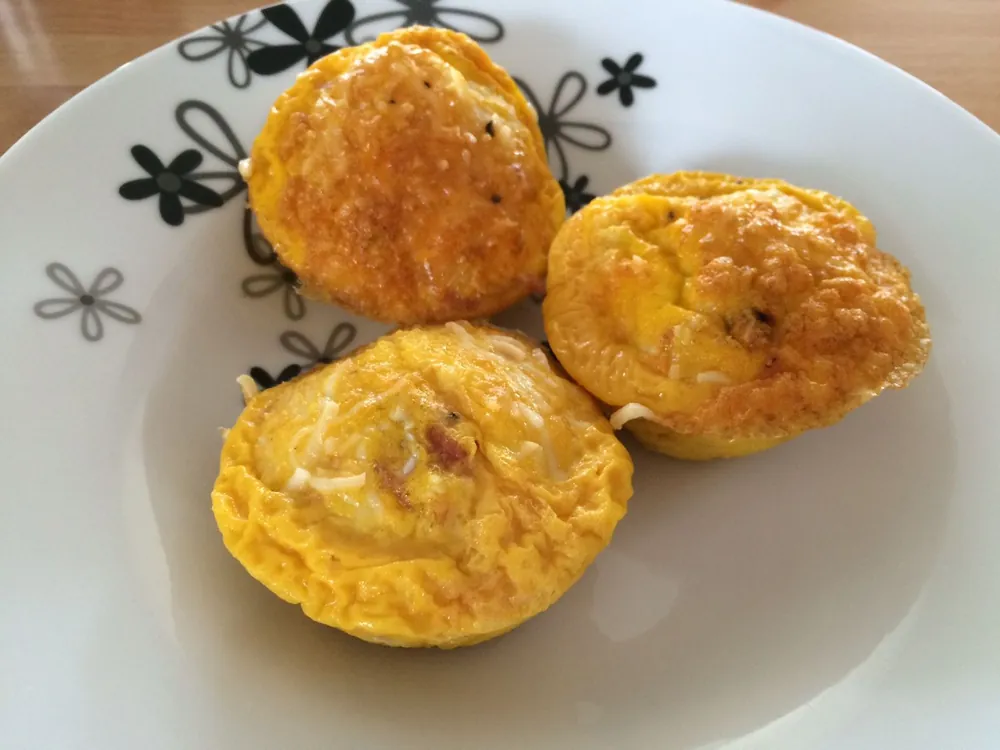 Minifrittatas au jambon et au cheddar